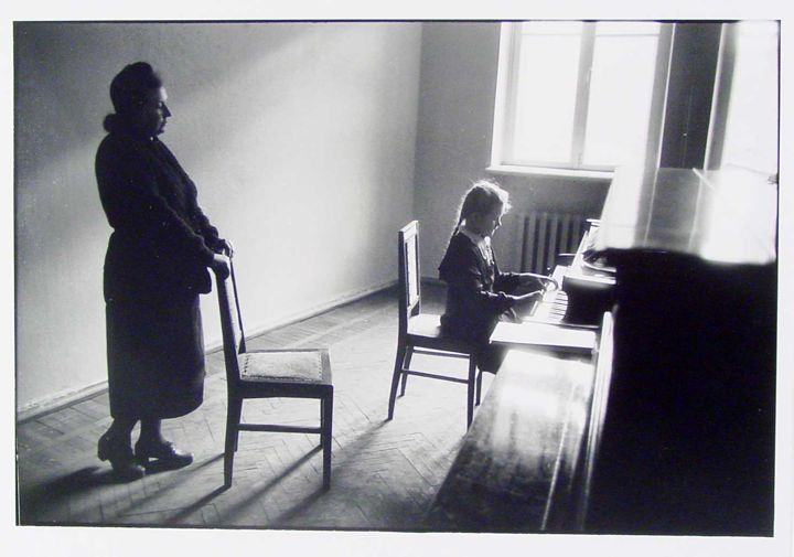 Erwitt---07-piano-lesson.jpg