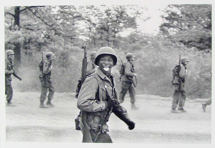 Erwitt---14-soldier.jpg
