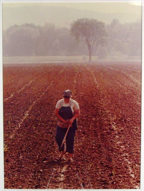 Liebling---02-Woman-planting.jpg