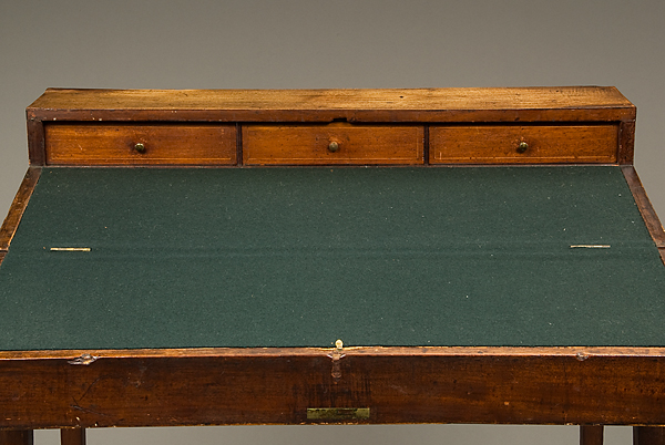 1998-31_desk-open.jpg