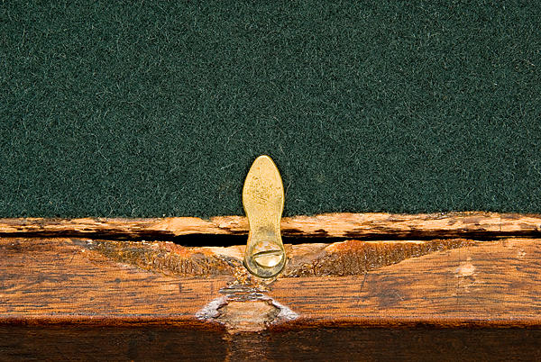 1998-31_desk-open.jpg