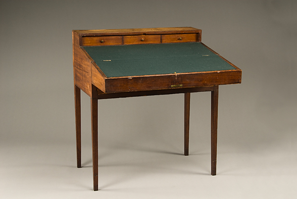 1998-31_desk-open.jpg